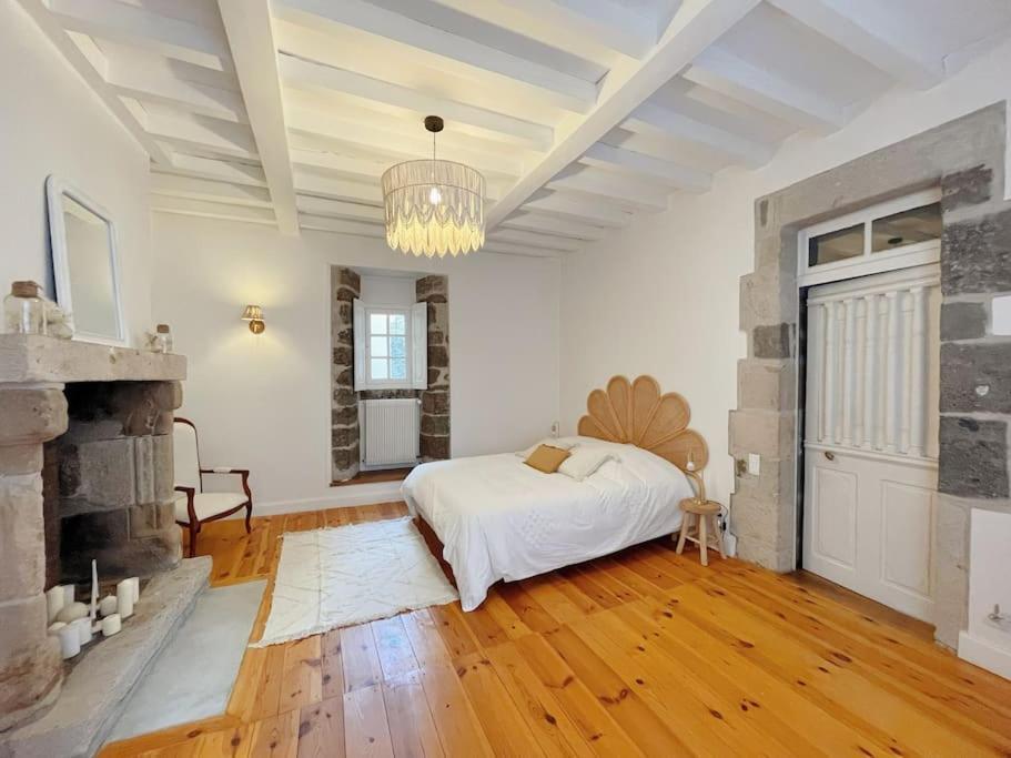 Logis Du Chandelier Le Puy-en-Velay Экстерьер фото